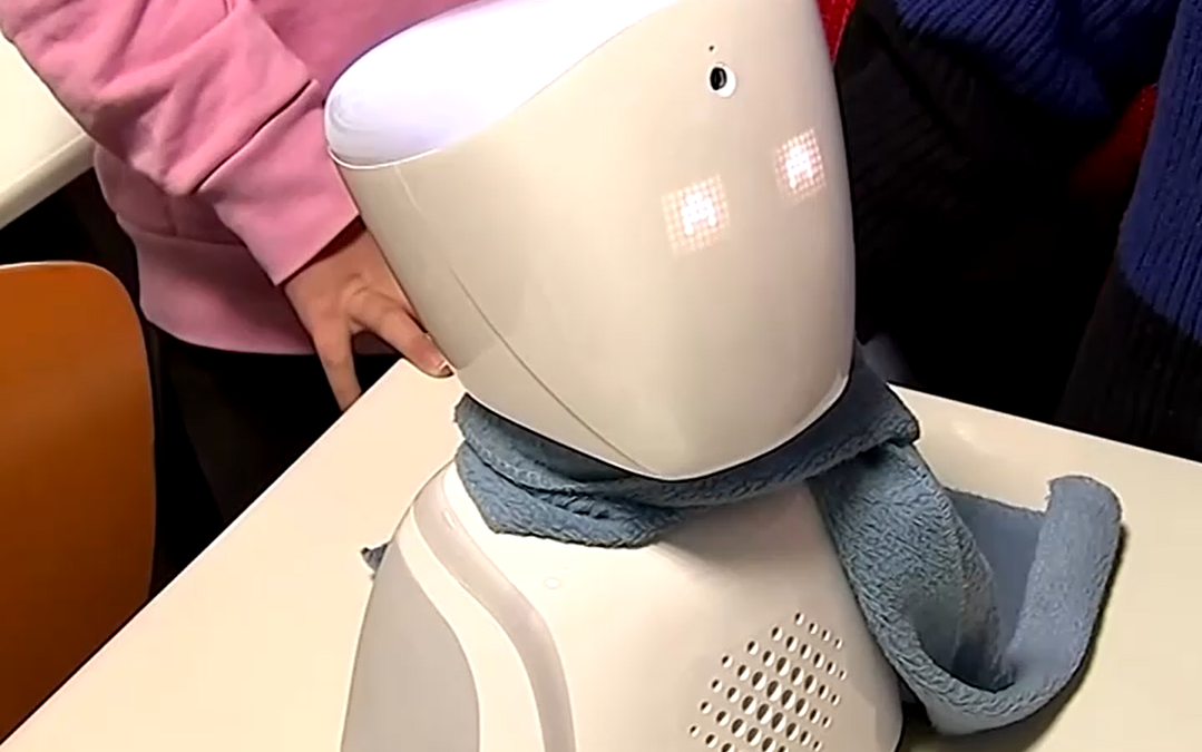 El robot avatar que va a la escuela por un niño enfermo
