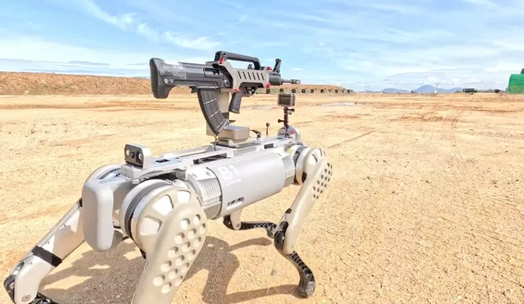 Como en “Black Mirror”: Ejército de China muestra nuevos perros robot armados con rifles
