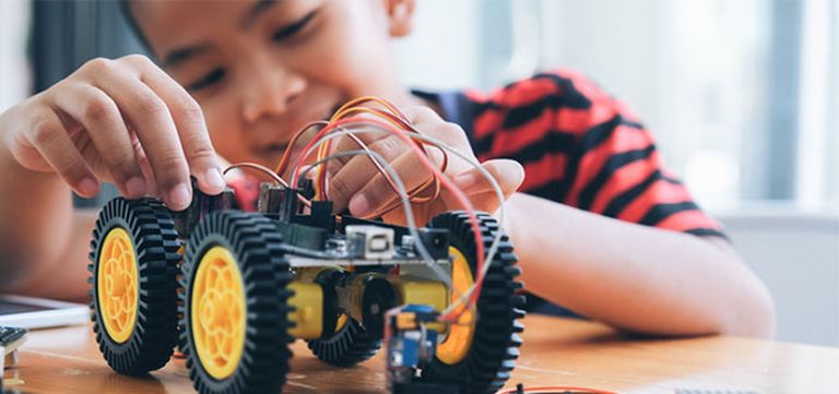 Robótica educativa en escuelas primarias: “Viene a enseñarles cómo funciona el mundo”