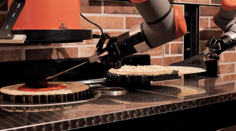 Conoce el primer robot pizzero: prepara 80 pizzas por hora sin un chef