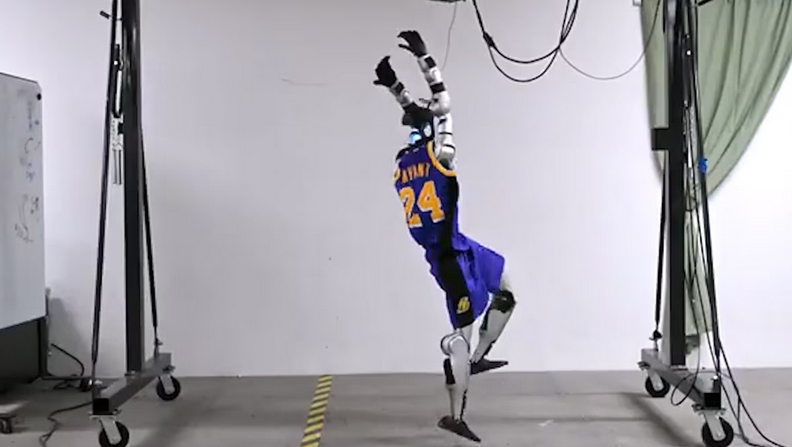 Desarrollaron un robot que imita los festejos de Cristiano Ronaldo y LeBron James, y los movimientos de Kobe Bryant