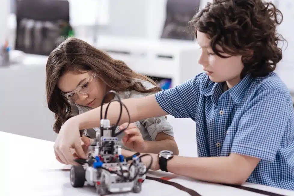 ¡Invasión de robots en las aulas! Así se enseña robótica con la LOMLOE