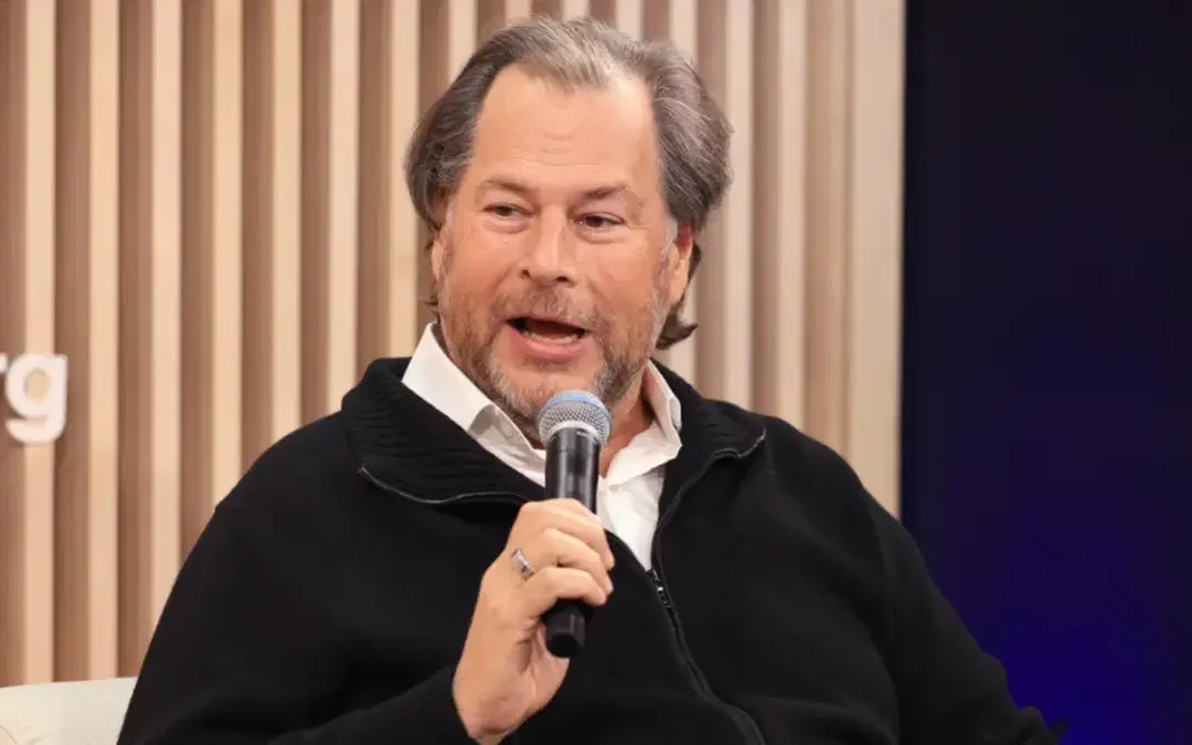 Marc Benioff, CEO de Salesforce, alerta sobre la irrupción de los robots como trabajadores: «No solo dirigiremos a humanos, también a robots»